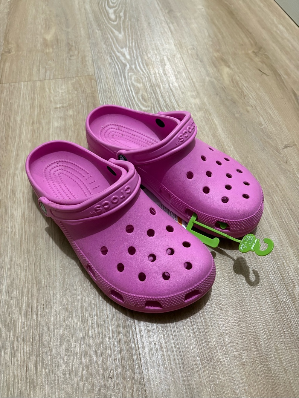 Pink crocs - Picture 2 of 3
